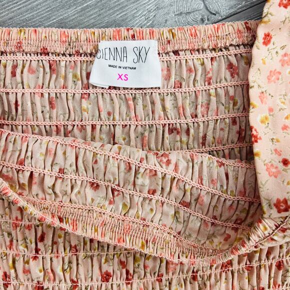 Sienna Sky Floral Pink Ruffle Blouse Crop Top 
Tiny flowers ruffle sleeves - Picture 5 of 6